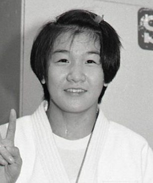tt_tie__'s tweet photo. NCTの圧倒的センターで美男子のテヨンに、全く見えもしない気持ち悪い糞ブス顔面を押し付ける下劣アカウントは馬面で塩顔の鼻デカしじみ目のブサイクジェノ好きの変態アカ

塩顔しじみ目ブサイクなジェノは谷亮子に見えて顔もブサイク同士でソックリ
ブサイクジェノはお笑い芸人の内村 光良にも見える https://t.co/p76RgItL3o