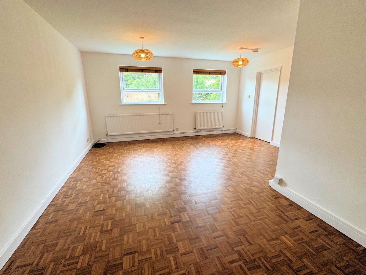 BennettandHall's tweet photo. ✨ Freshly decorated studio flat
📍 Quiet ground floor location
📐 Bright &amp; spacious – 41 sq m
🚇 Near West Finchley Station
🌳 Close to Victoria Park
💷 £1300 pcm

📞 020 8346 2208

🔗 View Property

#Finchley #WestFinchley #StudioFlat #ToLet #LondonRentals #PropertyToRent https://t.co/kjOghqGa1t