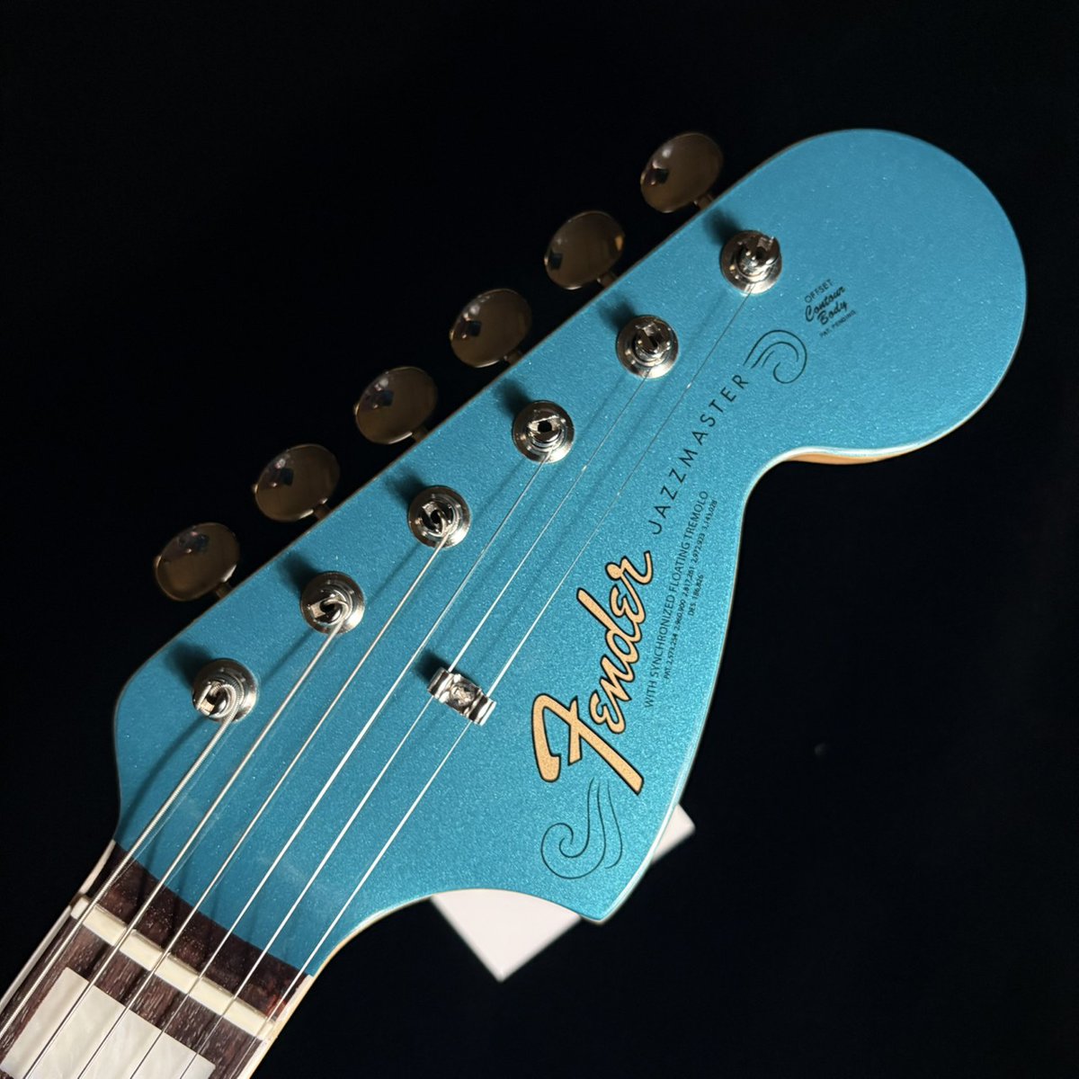入荷速報🔥】 Fenderより 鮮やかなオーシャンターコイズカラーの Made