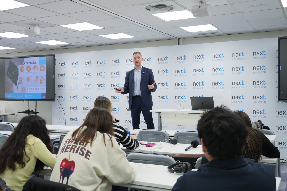 Next Educación tweet media