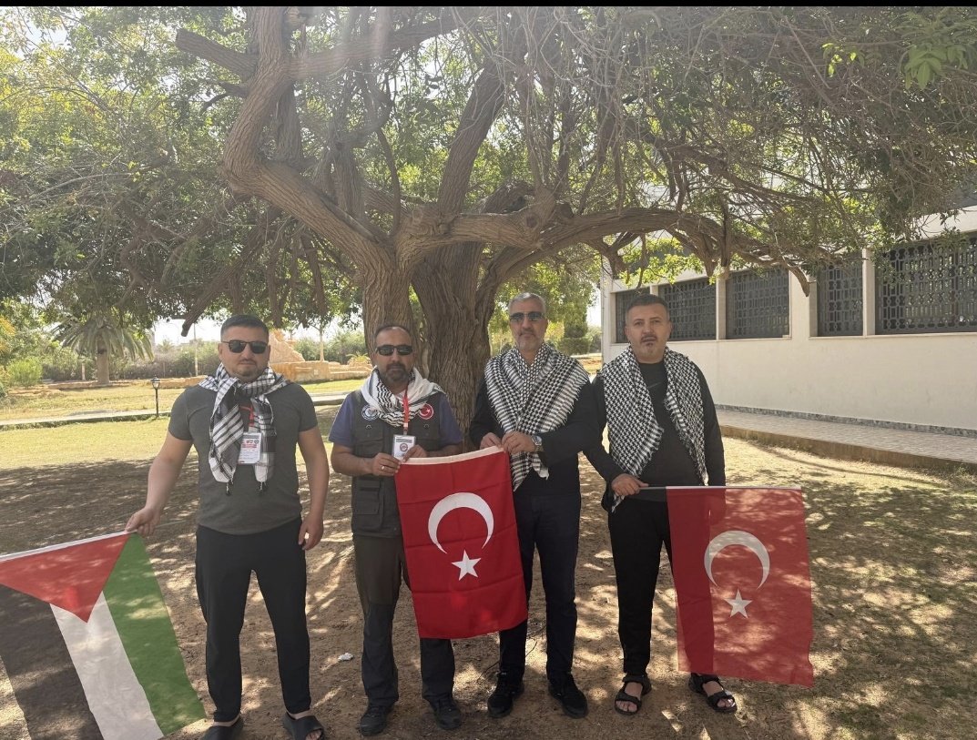 sdaolgun's tweet photo. Gazze ablukasını kırmak için yola çıkan uluslararası vicdan konvoyu Libya’da! 

@MemurSenKonf temsilcileri Ertuğrul Yıldız, İbrahim Bahşi, Fatih Taşpınar ve Resul Can da bu tarihi yürüyüşte en ön saflarda yerini aldı. Karadan ve denizden yükselen bu ses, Gazze’nin umudu olmaya devam ediyor. 🚢🚛
#Gazze #Sumud #MemurSen
@resulcan17 @ertgrlyldz63 @BahsiIbrahim @fatihefe09