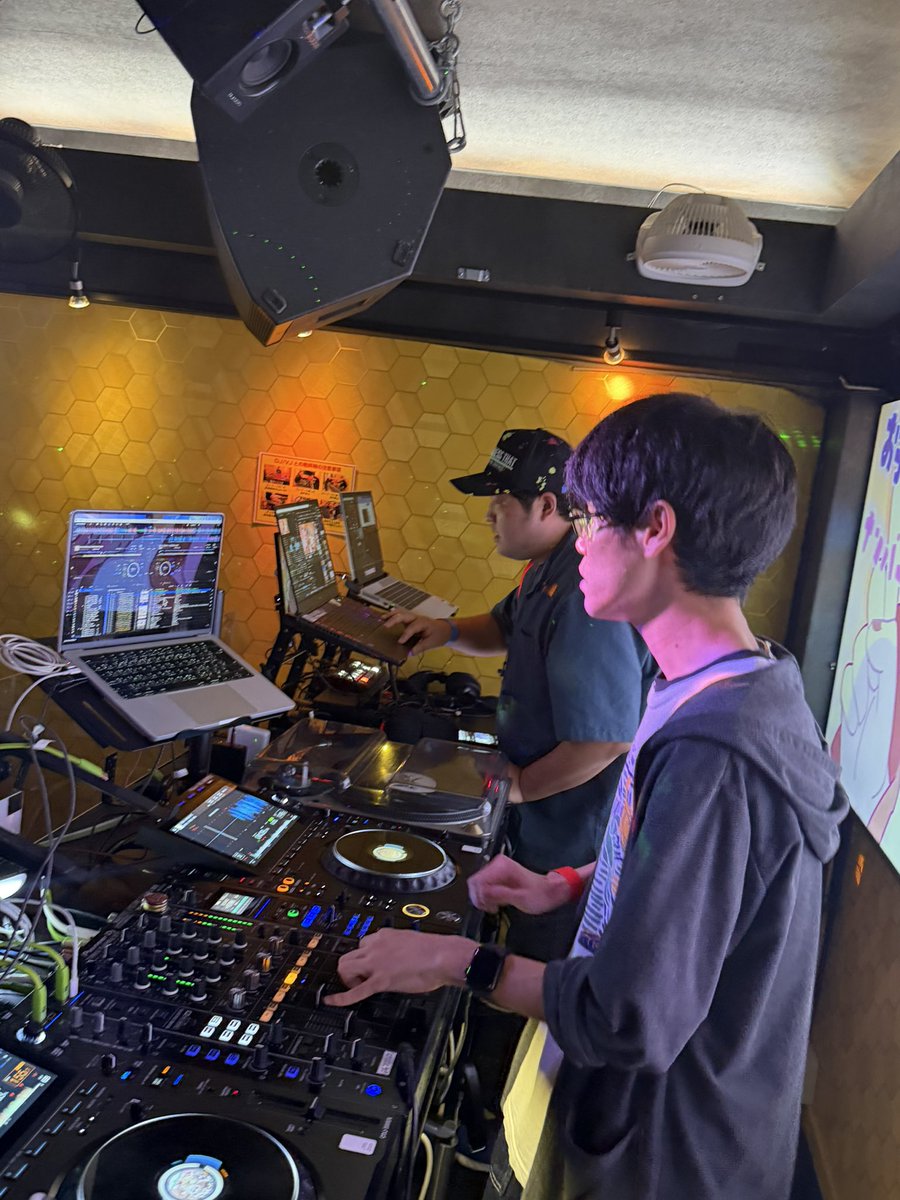 Le_Vtuber's tweet photo. #Laぶい Vol.43
5番手トリのDJはレギュラーのながてぃ〜さん!!!
最後まで盛り上がっていきましょー！ https://t.co/RsdAW0z8rh
