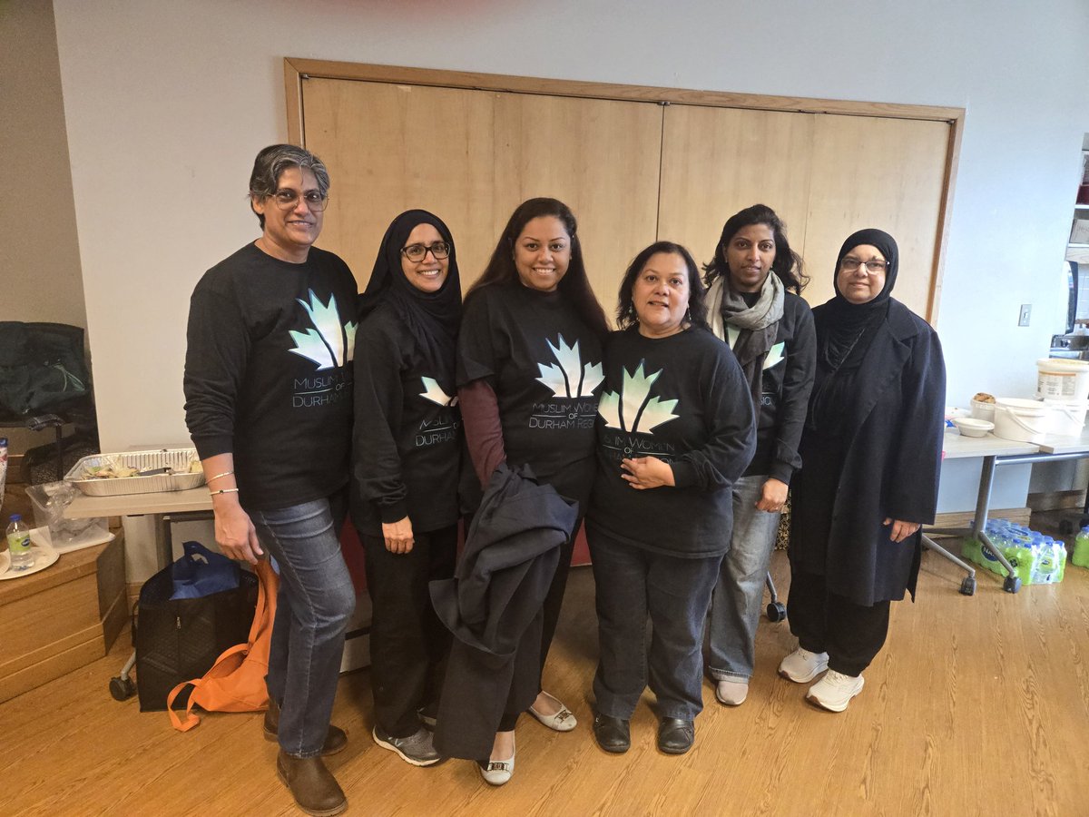 MWDurhamRegion's tweet photo. Today, our team had the opportunity to provide lunch for 45 guests at the DARS drop-in shelter located at the Pickering Library in Pickering.

With the support of our volunteers, we served a warm meal that included lasagna, sandwiches from Nazareth Brothers Bakery. https://t.co/HOv24Ha8Jc