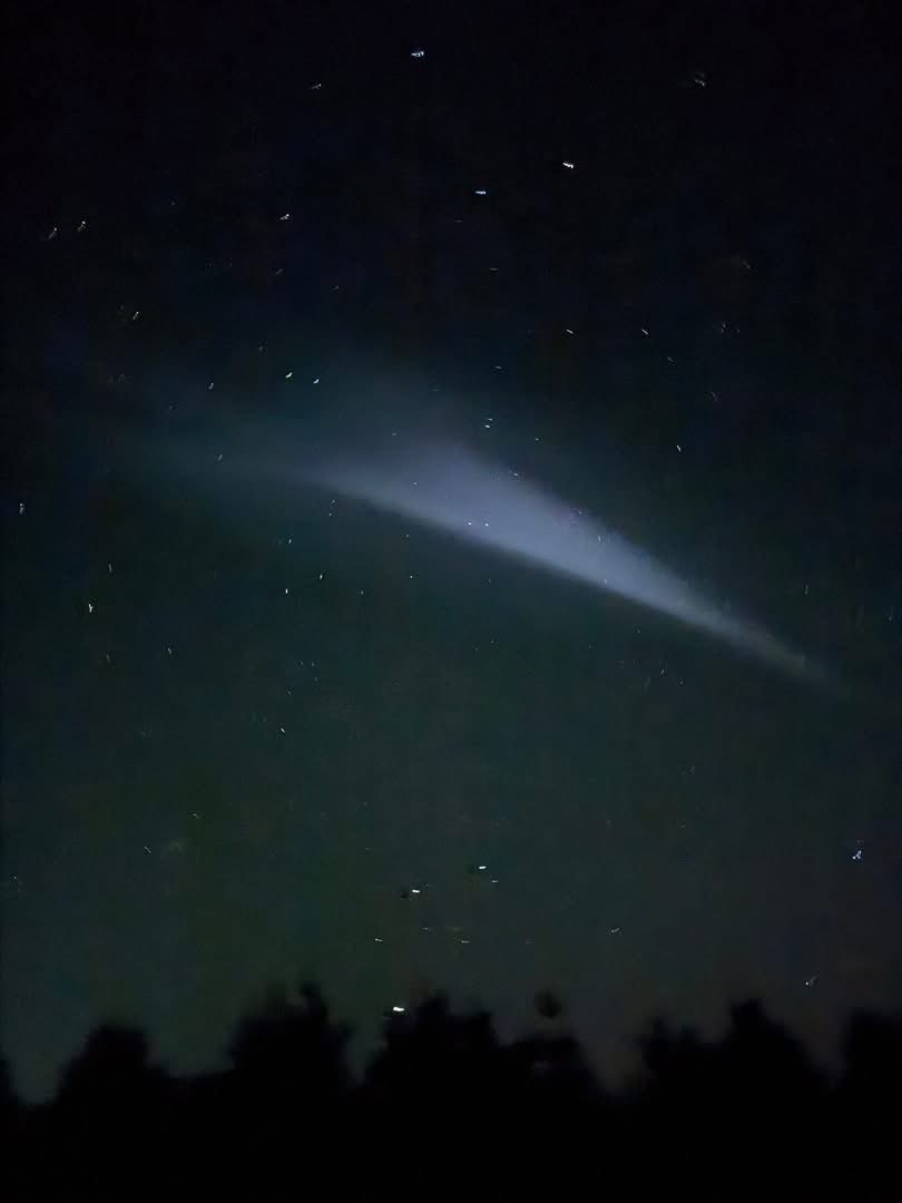 MartysBham's tweet photo. @SamRyanWX @LAKSuperiorFoto @NWSTwinCities @spaceweather @SunWeatherMan @WeatherLoon @JYuhasKSTP @KSTP @kare11 @WCCO @spann @foxweather @MichaelEstimeWX @ChrisEgertKSTP Wife and I saw it too. We saw what we thought were the northern lights with it at the horizon. https://t.co/Vdmz7PWzPO