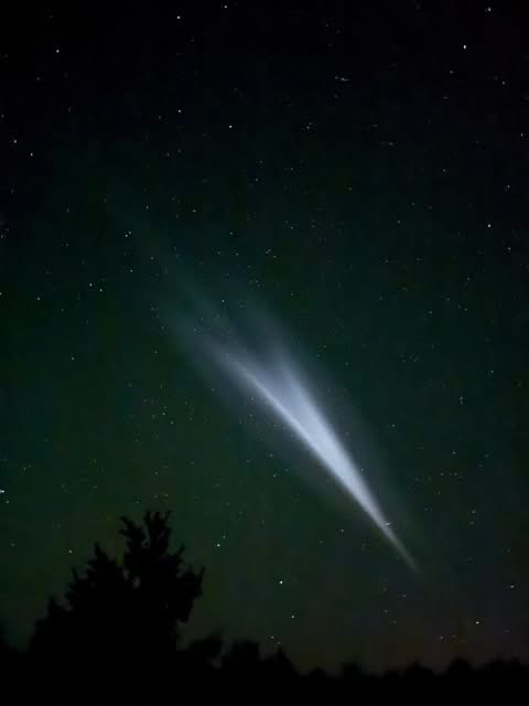 MartysBham's tweet photo. @SamRyanWX @LAKSuperiorFoto @NWSTwinCities @spaceweather @SunWeatherMan @WeatherLoon @JYuhasKSTP @KSTP @kare11 @WCCO @spann @foxweather @MichaelEstimeWX @ChrisEgertKSTP Wife and I saw it too. We saw what we thought were the northern lights with it at the horizon. https://t.co/Vdmz7PWzPO