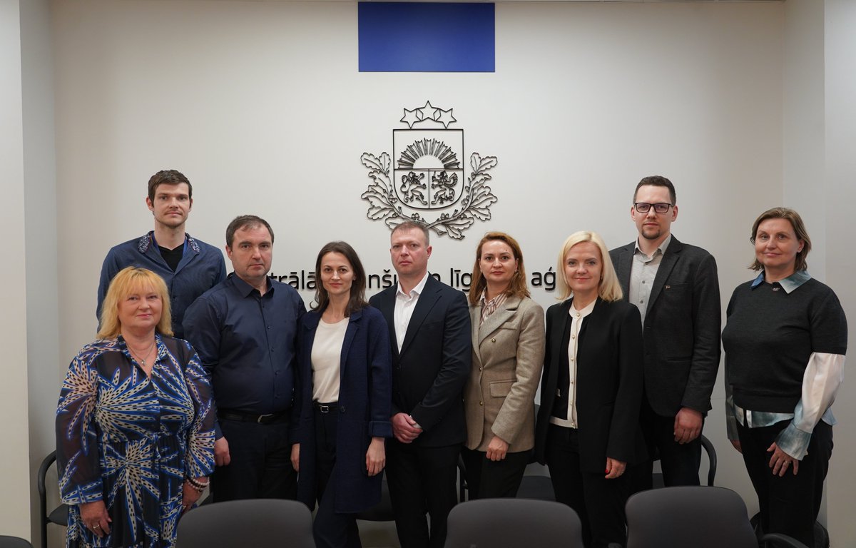 CFLA_gov_lv's tweet photo. Šodien @CFLA_gov_lv uzņemam delegācijas no 🇺🇦 un 🇲🇩! Ukrainas ekspertiem nododam pieredzi stratēģiskajā risku vadībā un sadarbībā ar tiesībsargiem, savukārt Moldovas kolēģiem – praktiskus padomus ES projektu pārraudzībā.
#LATDEV #CFLA #Ukraine #Moldova https://t.co/7oMYBPJNK4