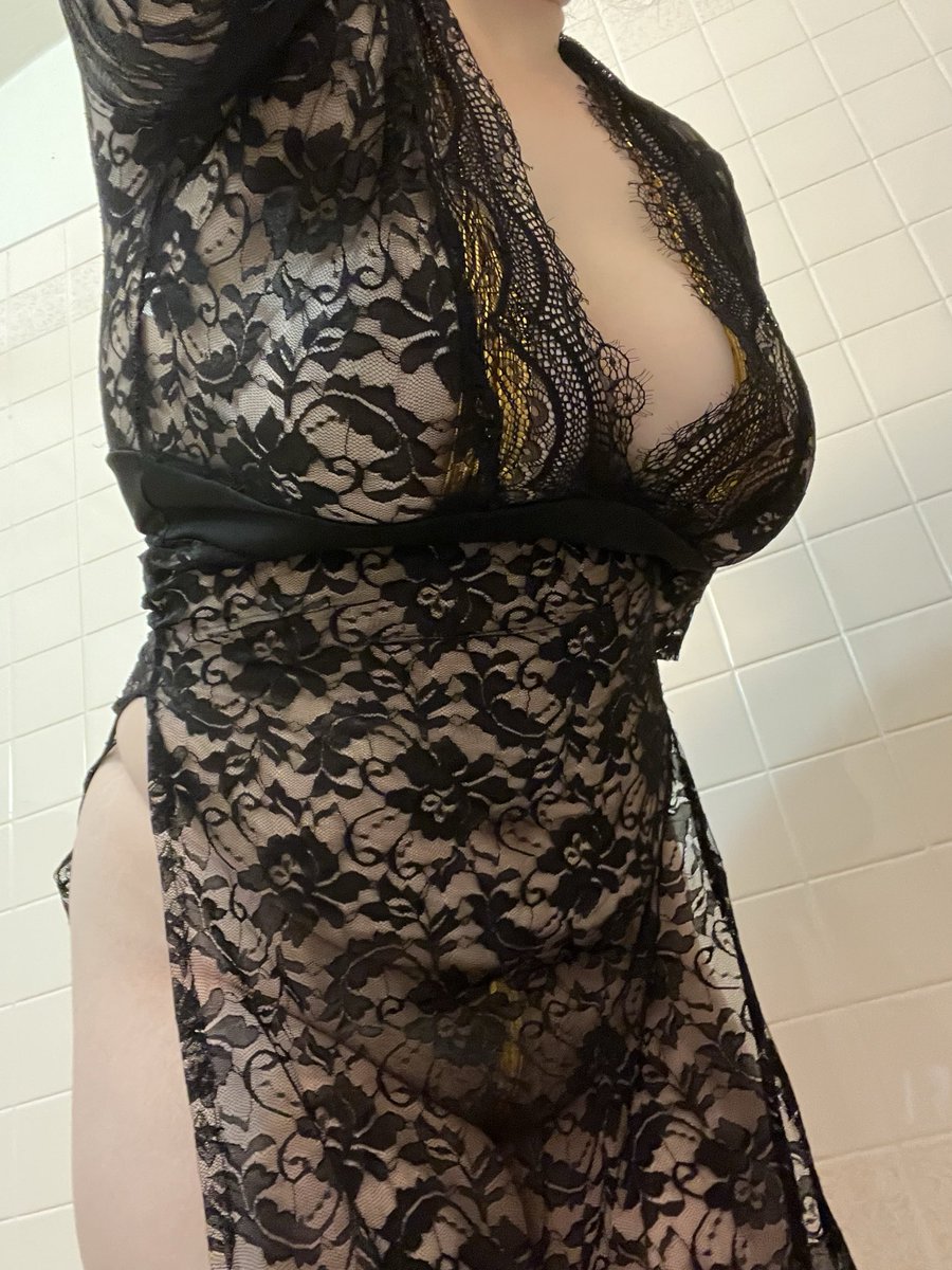 R693e2Ye's tweet photo. てことで新しいマゾ服♡
サイズ大きいしロングなの好み♡
結構透けないからお外でても大丈夫じゃない？笑
ちゃんとビキニきてるし♡
そんなに透けてないから乳首当てゲームもできちゃう♡
正解は4枚目♡♡ https://t.co/xYh6RGxmAQ