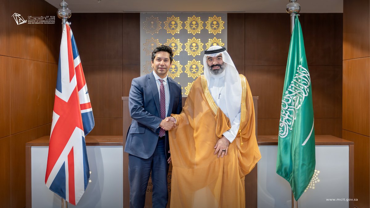 McitGovSa's tweet photo. معالي المهندس عبدالله السواحه @aalswaha يجتمع بالمستشار الخاص للأعمال والاستثمار والتجارة لرئيس الوزراء البريطاني السيد فارون شاندرا، لمناقشة توسيع الشراكة السعودية البريطانية في الذكاء الاصطناعي والبنية التحتية الرقمية، وتمكين ريادة الأعمال التقنية والشركات الناشئة بين البلدين. https://t.co/7C6q4gcTaw