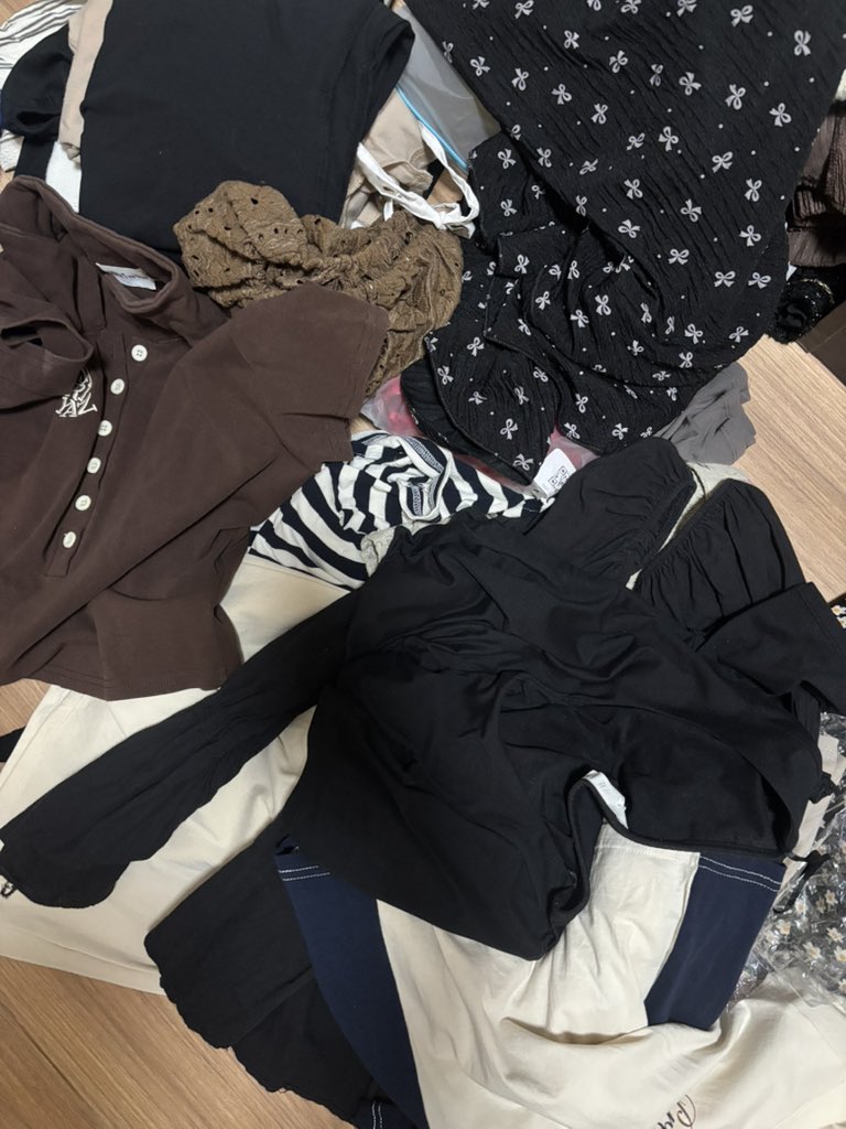 sceneryjj's tweet photo. เริ่มหลักสิบค่ะ มาคั้บกำลังไลฟ์
((ตต:coulchluvv)) #ส่งต่อvghbkk #ส่งต่อเสื้อผ้ามือสอง #ส่งต่อเสื้อผ้า #โล๊ะตู้เสื้อผ้า #โล๊ะตู้เสื้อผ้ามือสอง #ส่งต่อstylist #ส่งต่อbrandymelville #ส่งvidfallenangels #dvriabeming #sistersfabric #jarinya #swana #งานป้าย https://t.co/uWZK74o0Ut