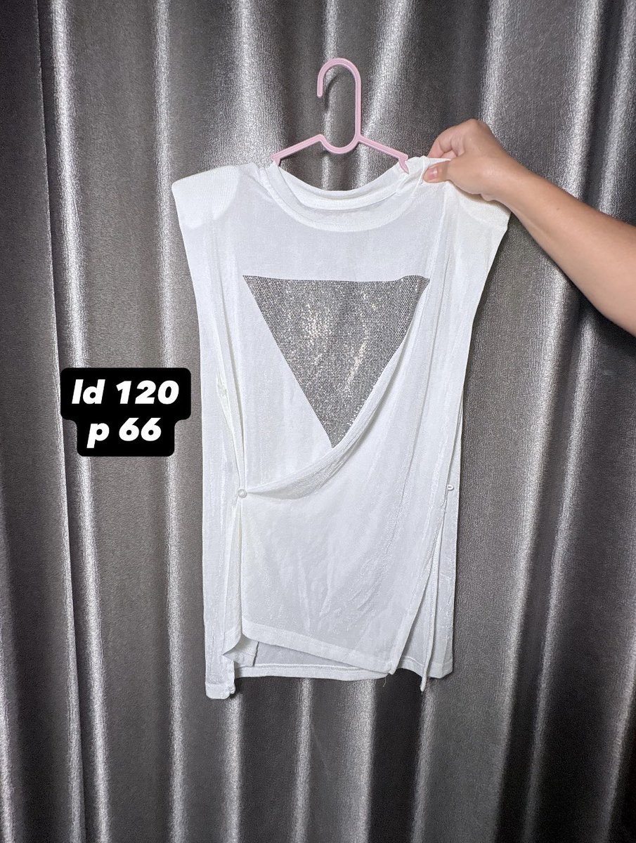 prelovedbyice's tweet photo. hnm crop halter tanktop (M) — 35k
✿ nominus, bahan adem melar

zara red turtleneck (L) — 50k
✿ nominus, tebel, fitbody

kaos putih sleeveless — 50k
✿ nominus, asimetris, jastip bangkok

kaos pink rainbow — 30k 
✿ nominus, gambar gemeyy https://t.co/KhWcCbzdCY