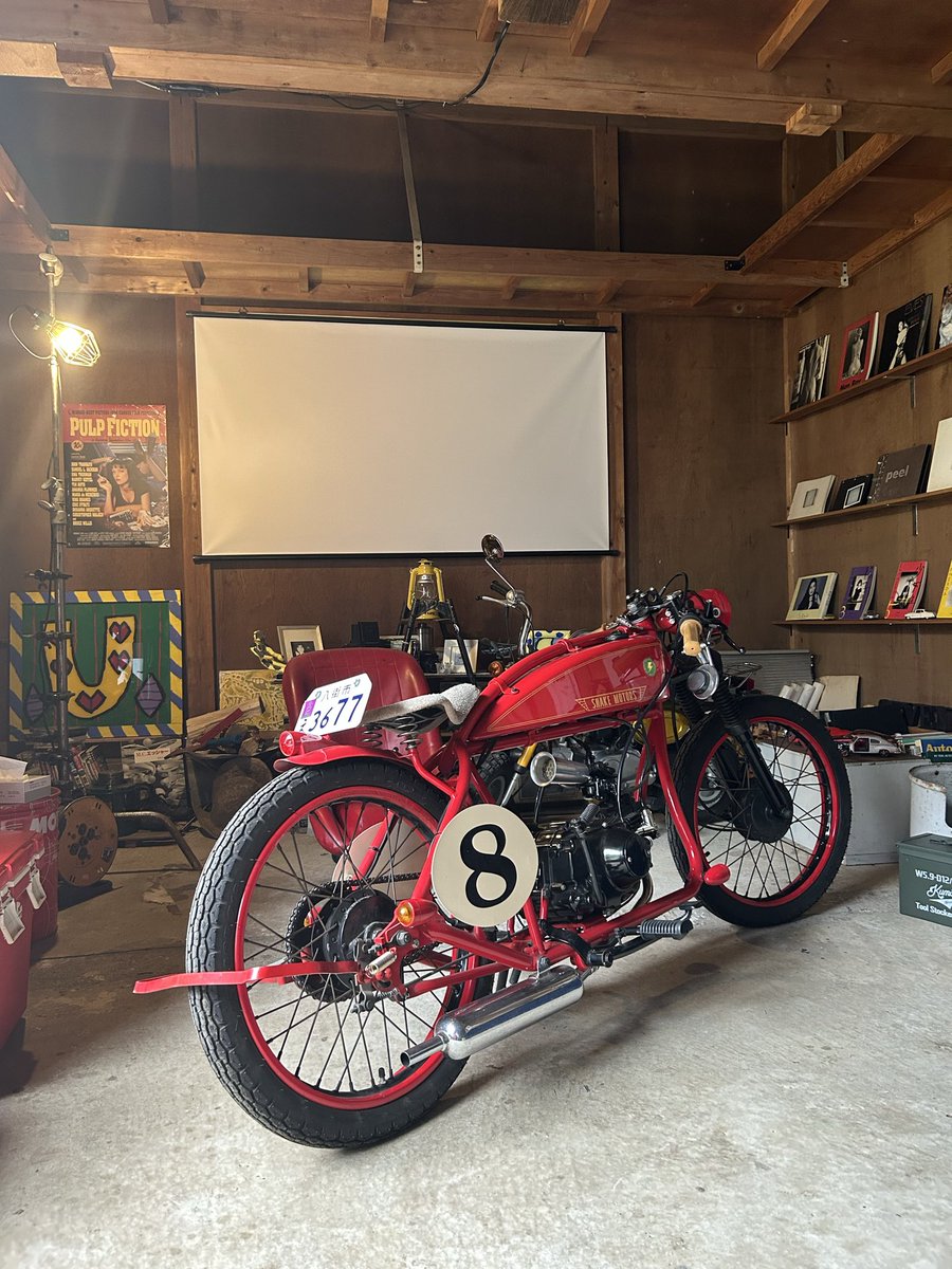 iwamoseven's tweet photo. やっぱクルマもバイクもケツよね
#スネーク
#k16
#キタノレプリカ
#ガレージ
#ガレージライフ
#garage 
#北野武
#所ジョージ https://t.co/x0WZhGIw4C