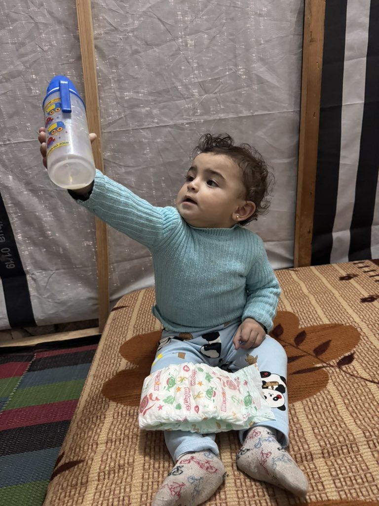 All7m_Mahmou14d's tweet photo. I BEG YOU😭

Stop please😭

My child is dying😭

Don't ignore

beg you

 Help me

I need Diapers

beg you

Help me

I need MILK 

I need MILK

I need MILK

I need MILK

BEG YOU 

I need MILK

I need MILK

I need MILK

I need MILK

I need MILK

Help me😭
https://t.co/pIYVXcwALr https://t.co/2TmBxMVzEb