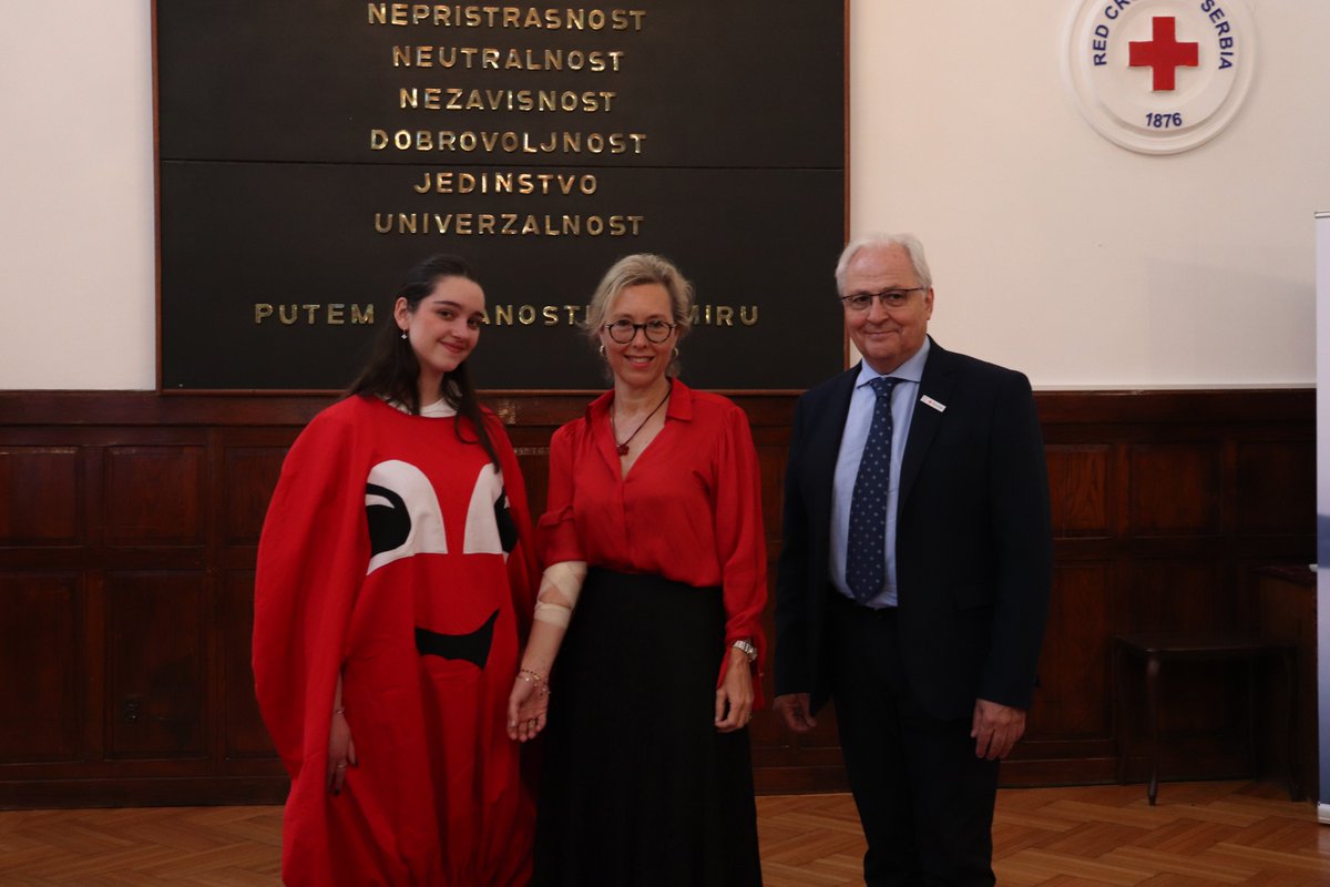 FranceenSerbie's tweet photo. Journée🇷🇸 des donneurs de sang volontaires

@CKSrbije  a organisé une collecte de dons🩸, à laquelle s’est rendue l’Ambassadrice 🇫🇷 ainsi que des agents de l’ambassade.

Une action importante qui peut sauver des vies &amp; qui a permis d'échanger sur la coopération🇫🇷 avec @CKSrbije https://t.co/94ChhVqfyb