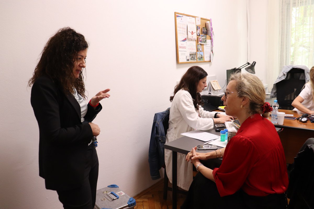 FranceenSerbie's tweet photo. Journée🇷🇸 des donneurs de sang volontaires

@CKSrbije  a organisé une collecte de dons🩸, à laquelle s’est rendue l’Ambassadrice 🇫🇷 ainsi que des agents de l’ambassade.

Une action importante qui peut sauver des vies &amp; qui a permis d'échanger sur la coopération🇫🇷 avec @CKSrbije https://t.co/94ChhVqfyb