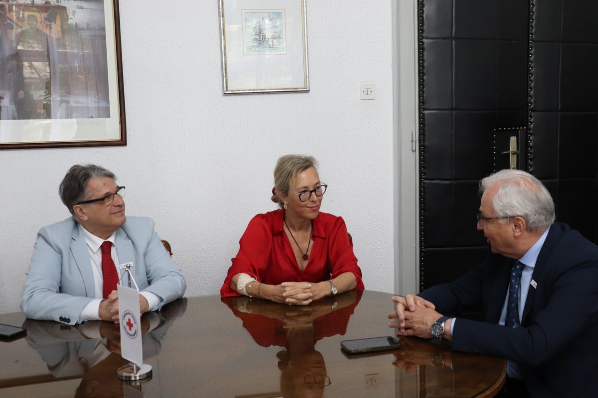 FranceenSerbie's tweet photo. Journée🇷🇸 des donneurs de sang volontaires

@CKSrbije  a organisé une collecte de dons🩸, à laquelle s’est rendue l’Ambassadrice 🇫🇷 ainsi que des agents de l’ambassade.

Une action importante qui peut sauver des vies &amp; qui a permis d'échanger sur la coopération🇫🇷 avec @CKSrbije https://t.co/94ChhVqfyb