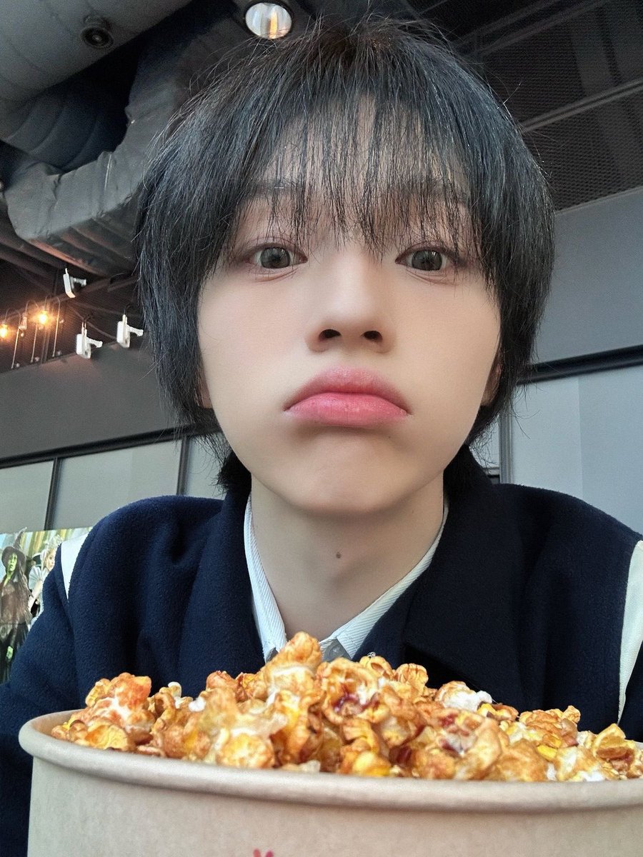 쁑 tweet media