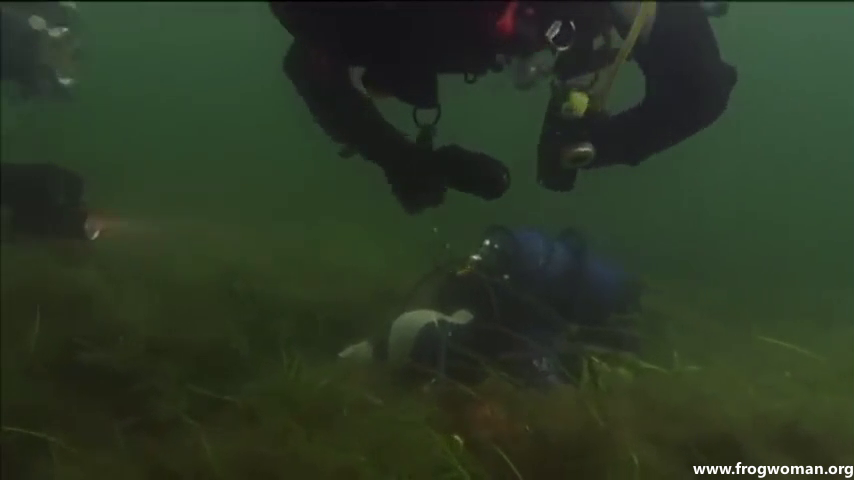 FrogwomanOrg's tweet photo. A female diver has drowned on a solo dive. What did happen to her?!?!
Check out the video on my website:
https://t.co/TfWrkepsum
#scuba #diving #scubadiving #underwater #frogwoman #femalediver #wetsuit #scubagear #neoprene #freediver #freediving #drowning #küstenwache https://t.co/DzuuqiFPjw