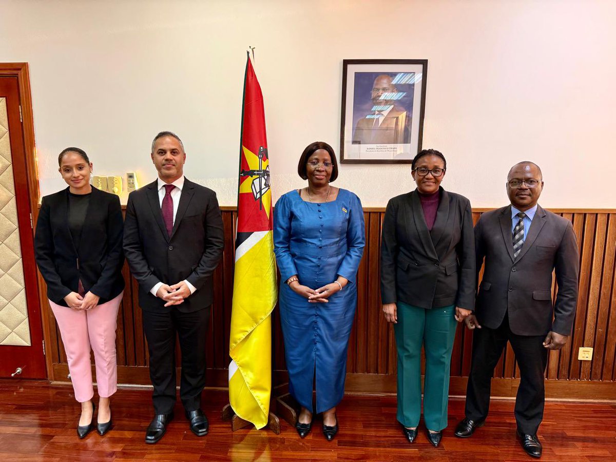 UAEinMaputo's tweet photo. S.Excia Mansour AlJwaied, Embaixador dos #EAU em #Moçambique, reuniu-se com S.Excia Maria Lucas, Ministra dos Negócios Estrangeiros e da Cooperação, e discutiram o reforço das relações bilaterais entre os dois países nos doninios politico e económico.
#UAE
@mofauae https://t.co/4QtuCZTBcd