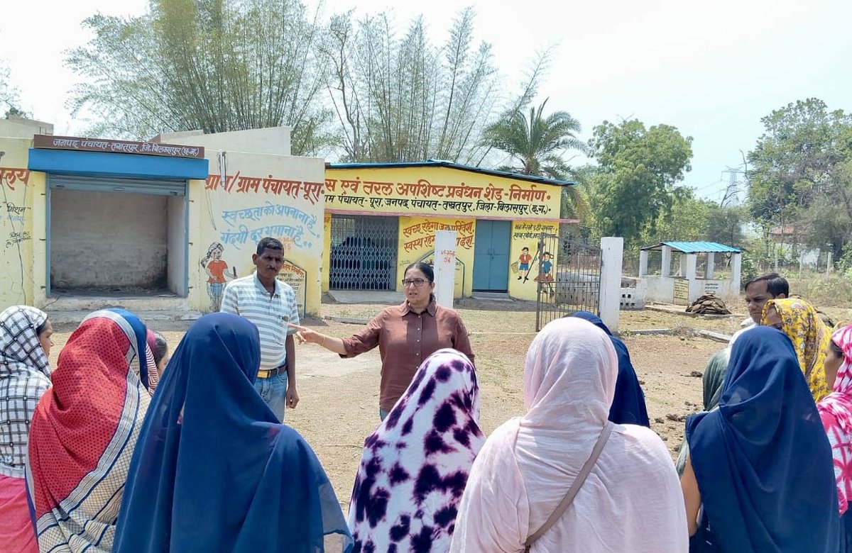 MonikaBhimSingh's tweet photo. “स्वच्छ रहेंगे, सतत रहेंगे।”😊
#Bilaspur #Chhattisgarh
#ThursdayMotivation #Odfplus
#SwachhBharatMissionGramin
#JaiSwachhta #JaiHind 😇 https://t.co/V3x3KGBSeS