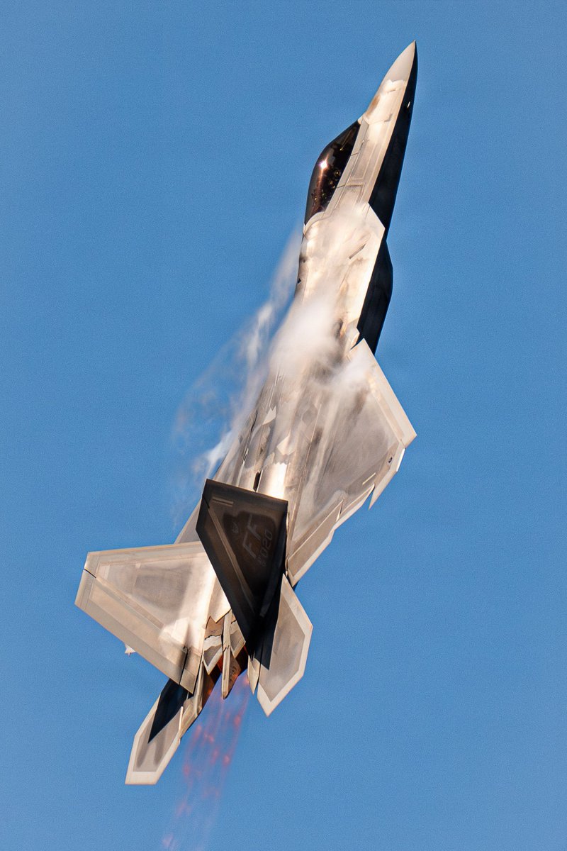 aviation_529's tweet photo. U.S. Air Force F-22 Raptor piloted by Capt. Nick “Laz” Le Tourneau during the SUN 'n FUN Aerospace Expo in Lakeland, Florida, April 16, 2026. 

📸: Mary Bowers https://t.co/eQZP4YJePW