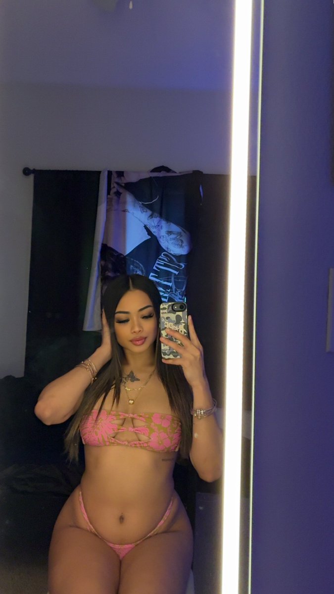 Prettygiirlkyy's tweet photo. trying to behave… kinda https://t.co/9Tc4iPaY7a