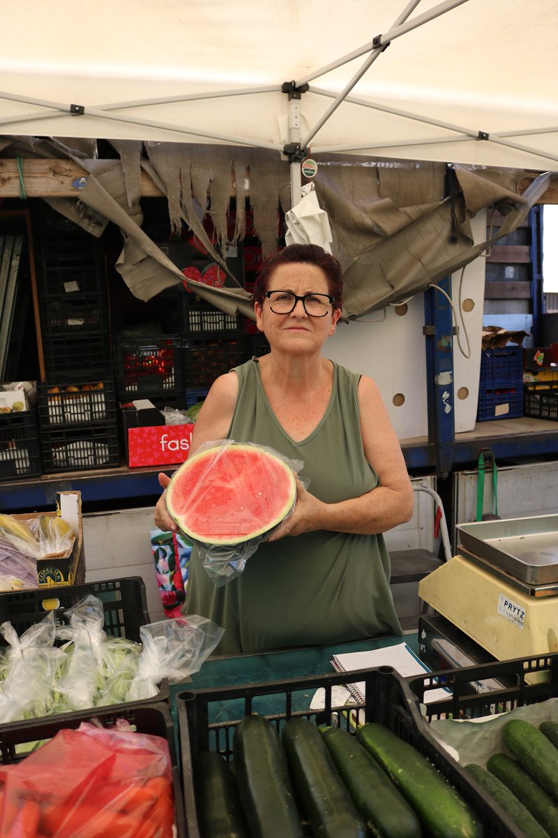 MercatsTGN's tweet photo. PARADISTES |  Els paradistes del mercadet de Sant Salvador us esperen amb els millors productes!

🛍️ Els divendres al matí, la Plaça de l’Abat Oliva del barri de Sant Salvador es transforma en un espai vibrant, ple de parades variades, veïns i comerciants.

#MercatsTGN #Mercadets https://t.co/eDnGvTUxfE
