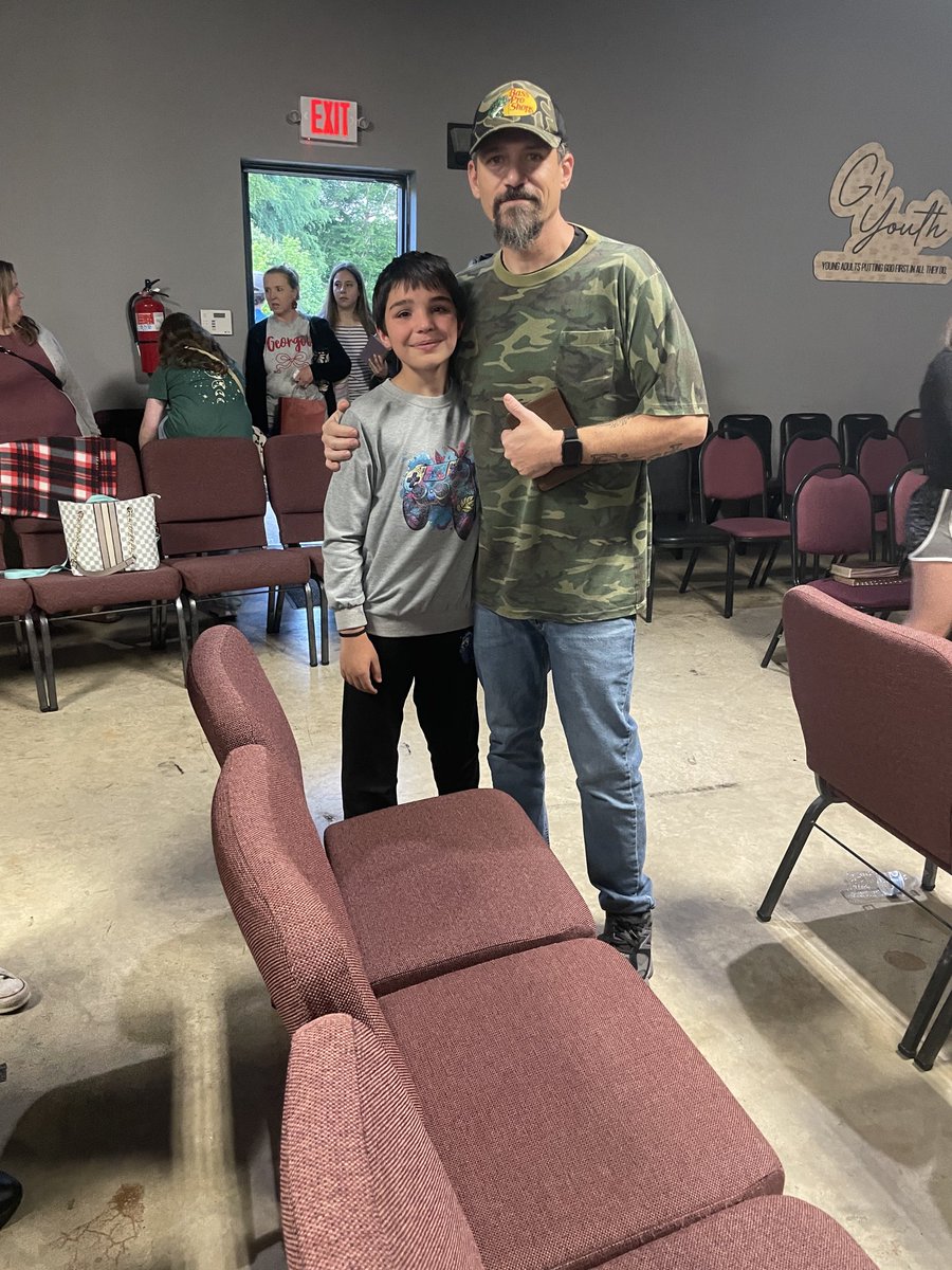 curtdillingham's tweet photo. Still counting my blessings. At G1 Yth last night we celebrated our senior Dylan Pharis, and to close of the evening we opened the altar for prayer and we had two new salvations last night. I’m so humbled to see God at work in our young people today! Thank you Jesus! https://t.co/lPn5ZVhgN2