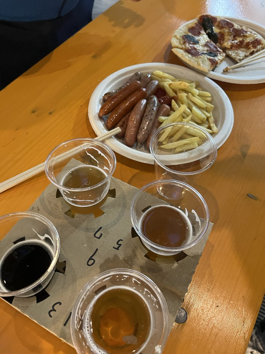 imo_neco1's tweet photo. けやきひろばビール祭り🍻😸うま！ https://t.co/z7oP5CgXTg