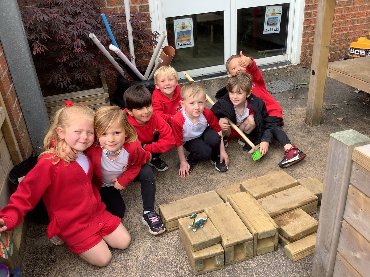 MillbrookRec's tweet photo. In our construction area, we built the Great Wall of China. #mbenglish #outdoorlearning https://t.co/pcx0Fmcosy