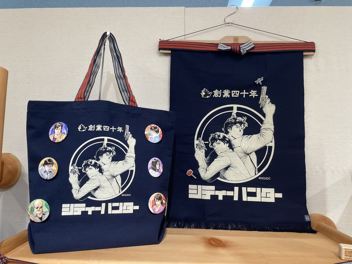 aikawa_CH1987's tweet photo. MAEKAKE by Anything 新宿御苑店
シティーハンター前掛け＆トートバッグ発売記念POP UP行ってきました〜
獠と香の等身大パネルは吉祥寺から来たそうです！
新宿で2人に会えるの嬉しい〜✨
スタッフの方がシティーハンター好きで、色んなお話し聞けました🥰🥰
期間中19時まで開けていただいてるので是非 https://t.co/jOkS0CeLfK