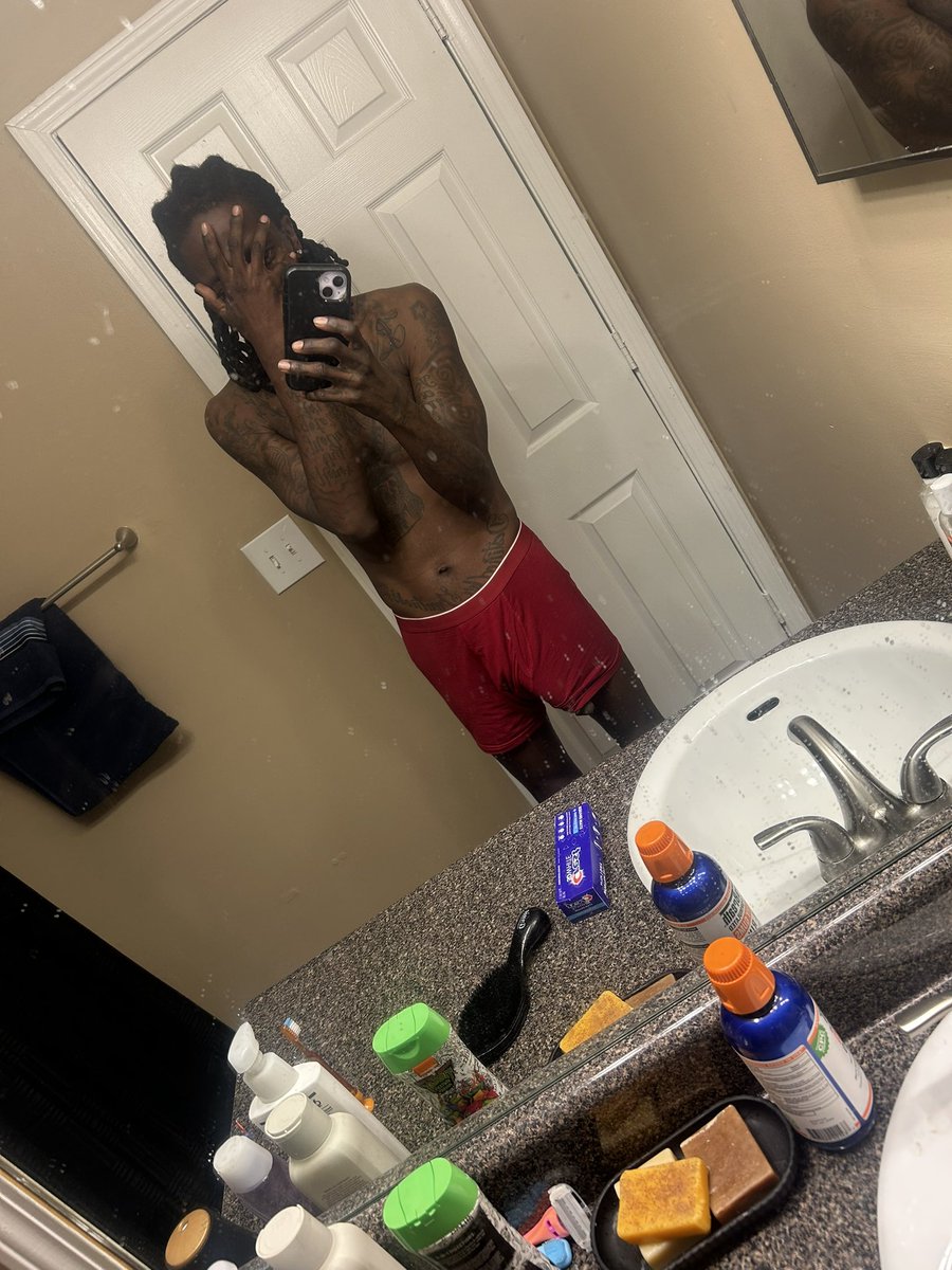 WelcomeToTyylan's tweet photo. 🫣Ithnk I Need Longer Boxers https://t.co/Shhzogfh1y