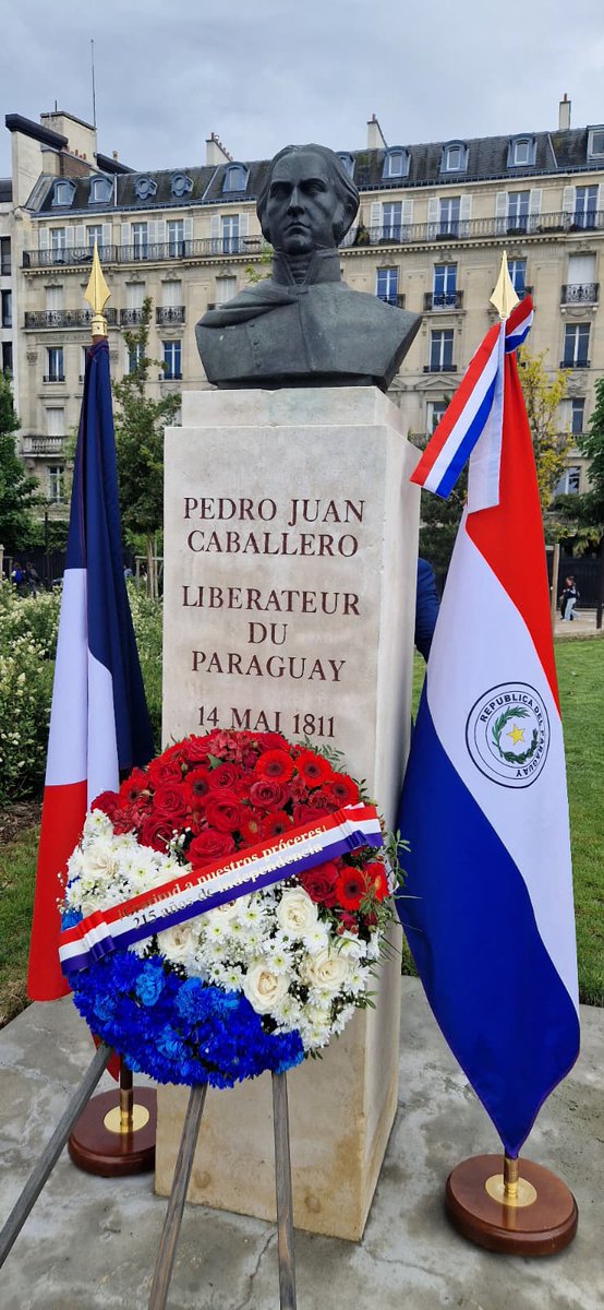 EmbaParFrancia's tweet photo. Gracias, @nanduti y @marthaolmedo970 por el espacio para compartir con los oyentes, nuestros festejo patrios en París. https://t.co/p4DWXC5C3j