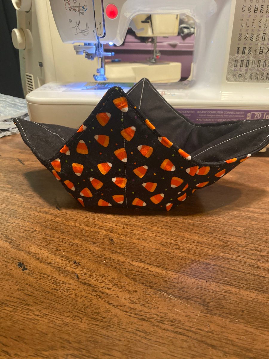 KingdomShop7's tweet photo. Microwave Bowl cozy, reversible Halloween bowl cozy, gifts, gift ideas, soup bowl cozy, candy corn https://t.co/tjY8XnGqCP #Easter #giftsunder10 #KingdomWorkshop #handcrafted #Handmadegifts #Artisancrafted #SoupBowlCozy https://t.co/PqjNxoaSXS