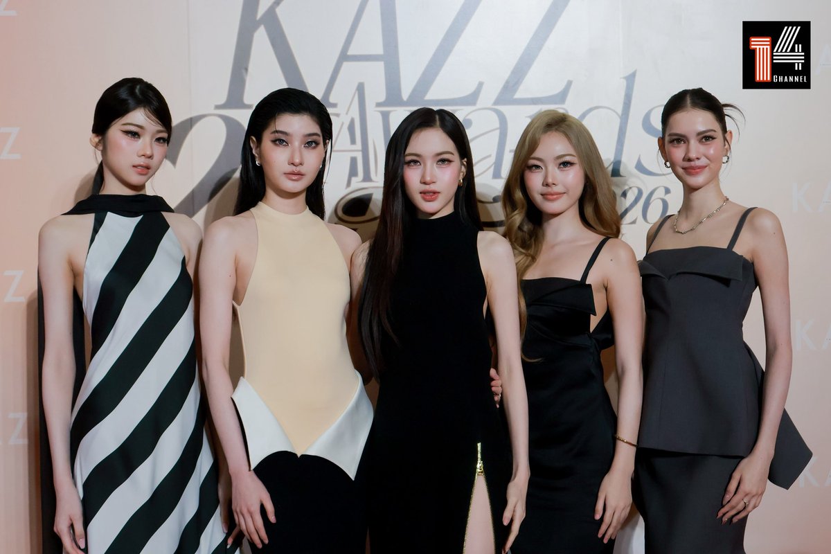 fourteenchannel's tweet photo. "แองจี้ - เมเบิ้ล - แป้งจี่ - อาฮ๋วง - ซาร่า" ร่วมเดิน RED CARPET งาน "KAZZ AWARDS 2026"✨🏆
MINE GIRLS AT KAZZAWARDS 
#KAZZAWARDS2026xMine

#Blejie #mable_siriwalee #pangjiewr #arhoungg #angietiira #zarajrchy
#KAZZAWARDS2026 https://t.co/8g7rnHoGOz