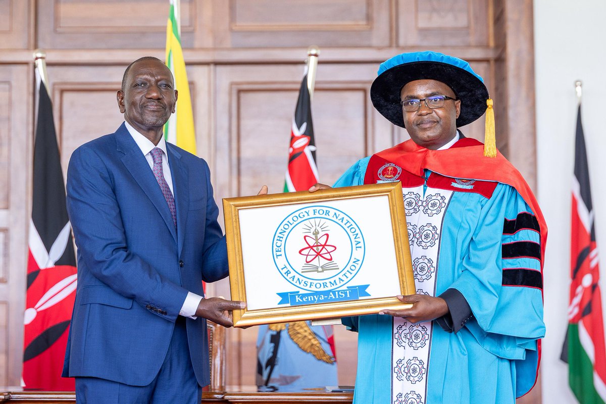 WilliamsRuto's tweet photo. Awarded charters to the Kenya Advanced Institute of Science and Technology (KAIST) and the Kenya Medical Research Institute (KEMRI) universities at State House Nairobi. https://t.co/ufpcGmgtoe