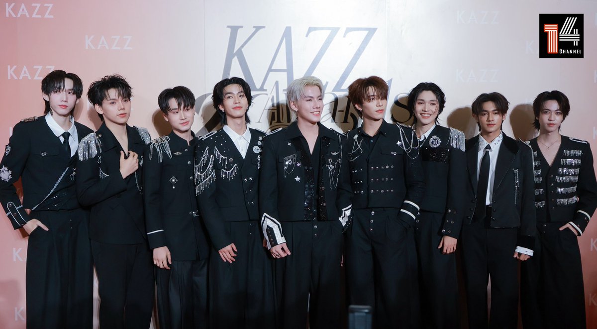 fourteenchannel's tweet photo. "SH1NE" ร่วมเดิน RED CARPET งาน "KAZZ AWARDS 2026"✨🏆

#SHINEBOYS #SH1NE
#KAZZAWARDS2026 https://t.co/zgvf49BELM