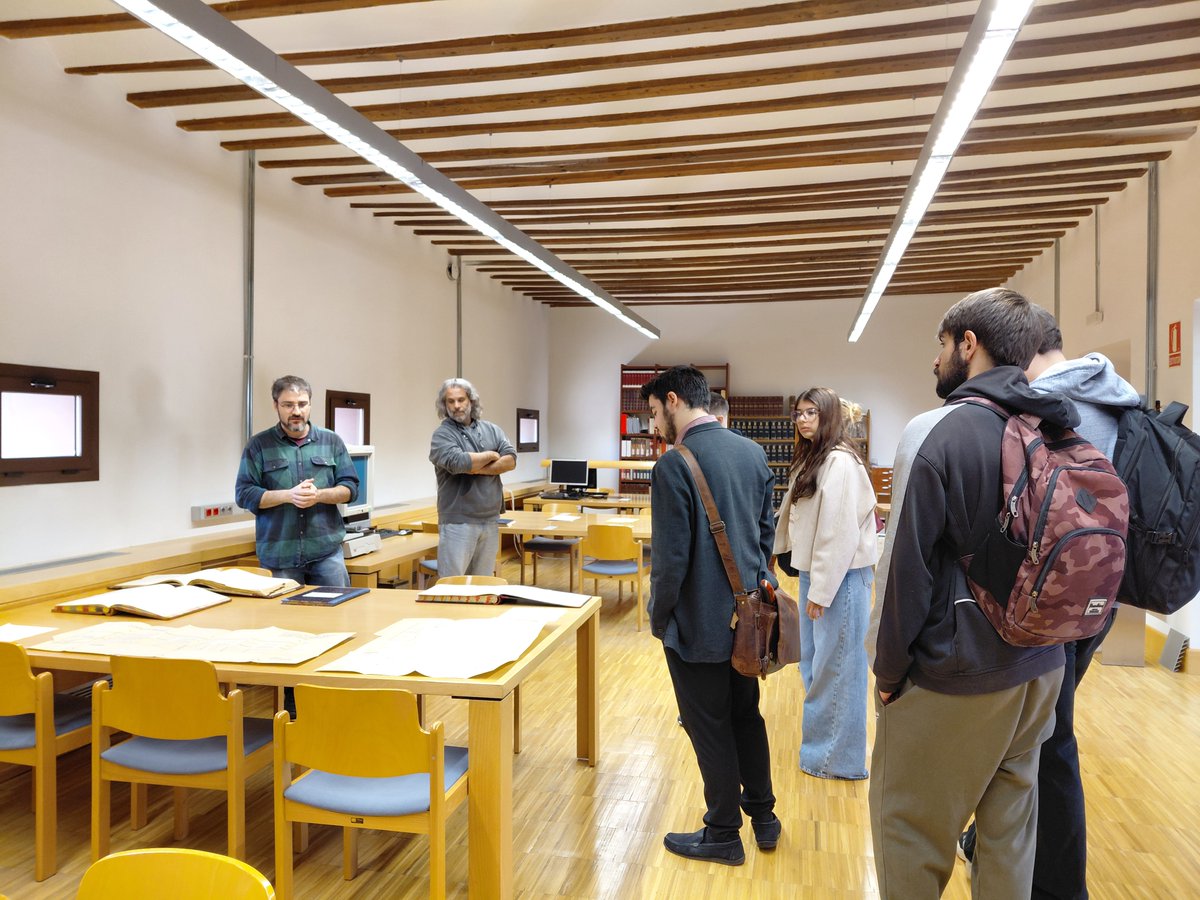 largocaballerof's tweet photo. Hoy, junto al @archivoFPI y a la @f_indaprieto, hemos recibimos a los estudiantes de la asignatura “Cultura escrita, migraciones y exilios” del Departamento de Hª, Fª y Ciencias y Técnicas Historiográficas de la
@UAHes, con el profesor Mario Bueno Aguado ¡Hasta el próximo año! https://t.co/pIyEZz5XX8