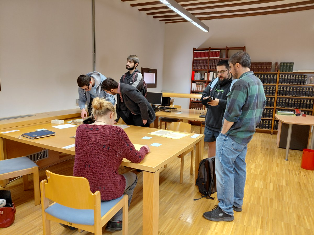 largocaballerof's tweet photo. Hoy, junto al @archivoFPI y a la @f_indaprieto, hemos recibimos a los estudiantes de la asignatura “Cultura escrita, migraciones y exilios” del Departamento de Hª, Fª y Ciencias y Técnicas Historiográficas de la
@UAHes, con el profesor Mario Bueno Aguado ¡Hasta el próximo año! https://t.co/pIyEZz5XX8