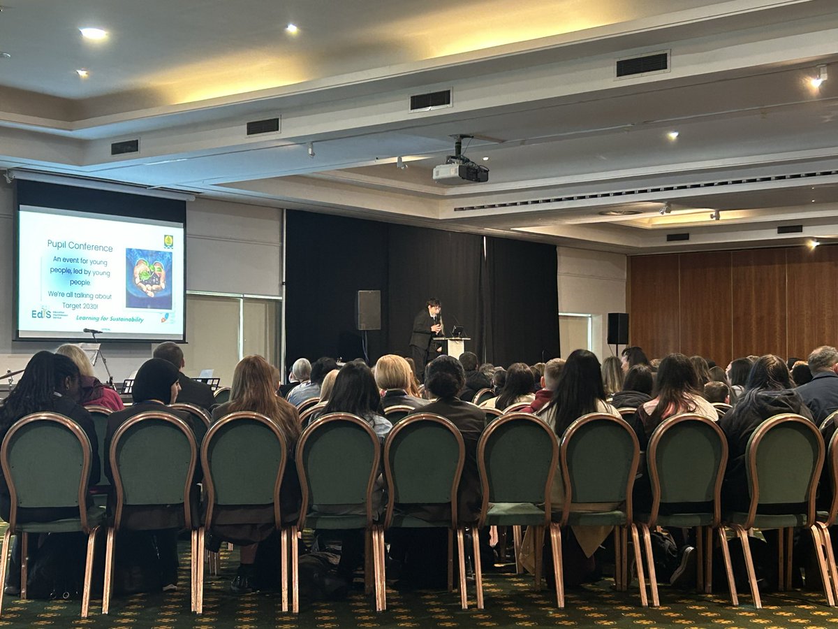 Jane_Arthur_'s tweet photo. Fantastic start to our Pupil Conference #lfs 🌍🌎🌏#climateweek with young people @EastbankAcademy leading the conference from the start &amp; providing an original, musical performance 🎸🎶 @garycondie67 @Baker_GCC @RichfordSarah @EdISGlasgow #pupilvoice #futureworldchangers 🌟 https://t.co/pQYCLnm96E