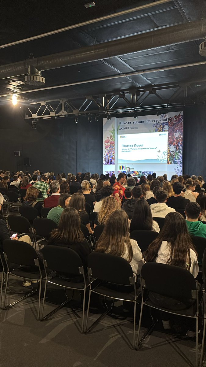 feltrinellied's tweet photo. Il bellissimo pubblico per #MatteoNucci al @SalonedelLibro #SalTo26 @PremioStrega #Platone https://t.co/vgRmWjE71n