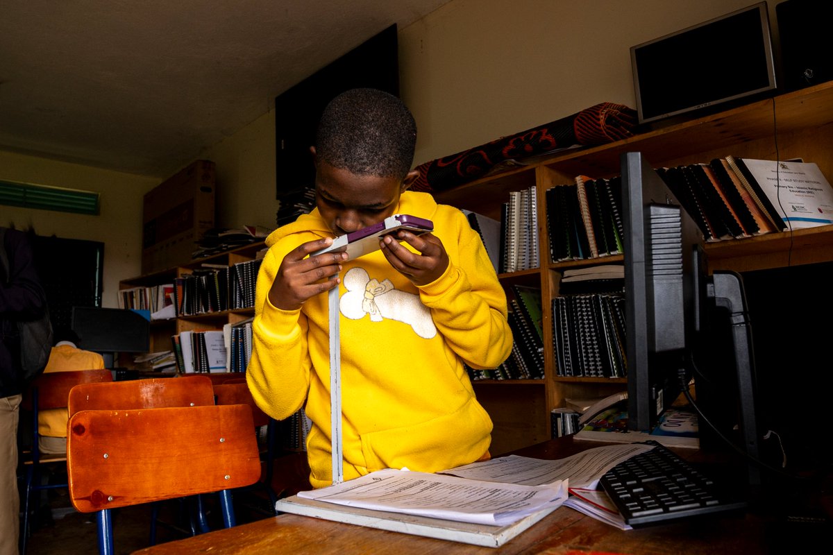 FutureLabAfrica's tweet photo. What started as an act of kindness, has grown into a powerful assistive technology transforming inclusive learning in Uganda.

Through #WomeninTechUg, @SNakajje's #BlindAssistant tech is now supporting 1,000+ learners &amp; teachers across six schools.

Read👉 https://t.co/hQYMKWASa9 https://t.co/lLRMp6SuEt