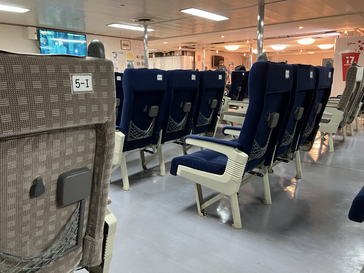yukkumachannel's tweet photo. 南海フェリーガラガラ
窮屈な高速バスより快適でいいのに
やっぱり連絡バスがあれだからか？ https://t.co/ytWIaPccye