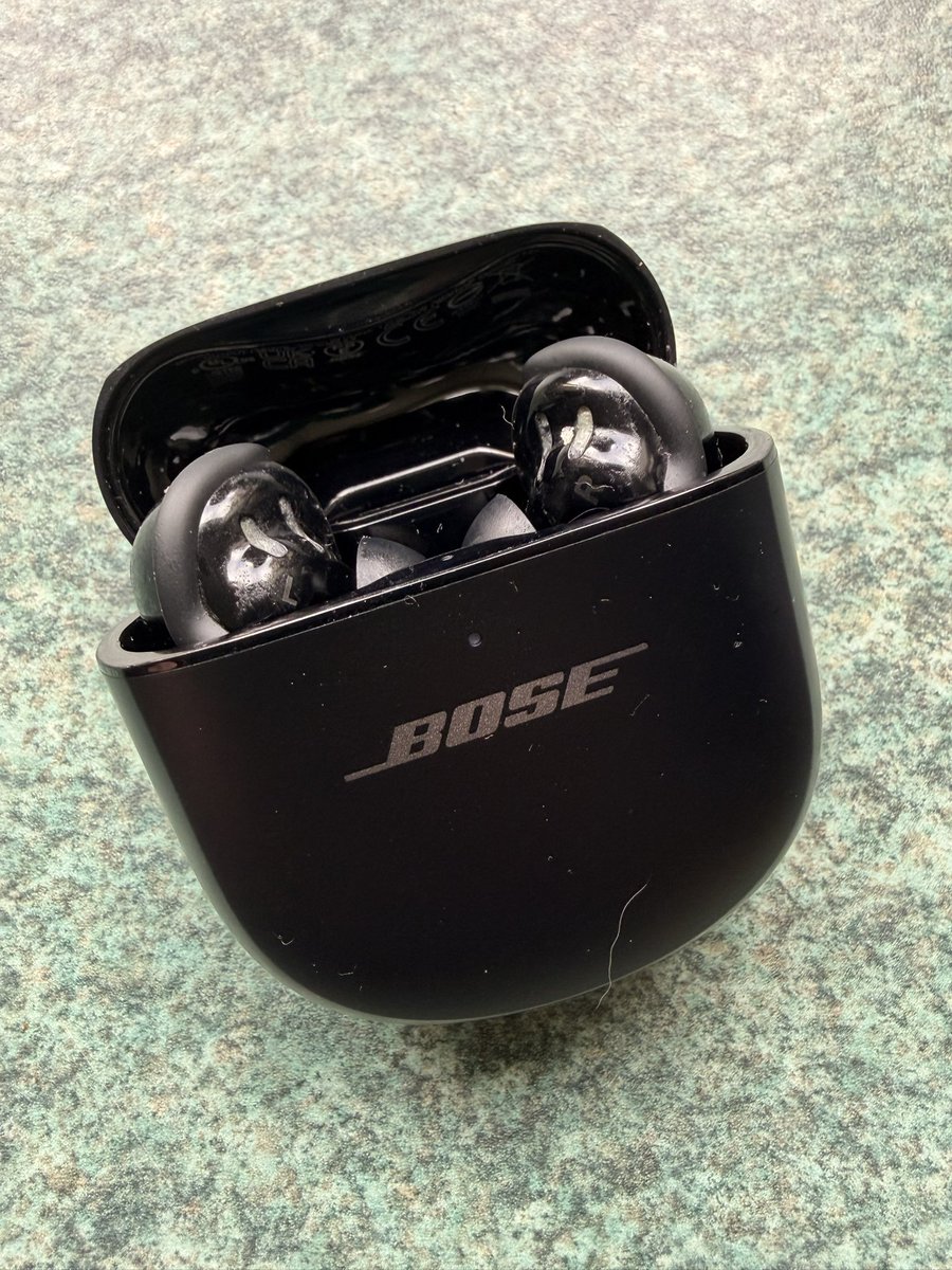 Andrew1304's tweet photo. The most important piece of gym equipment 
#crapgymmusic https://t.co/JtprZP2l3e