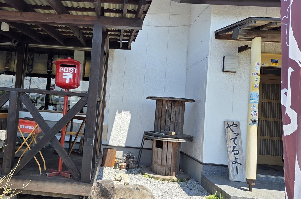 よこりん tweet media