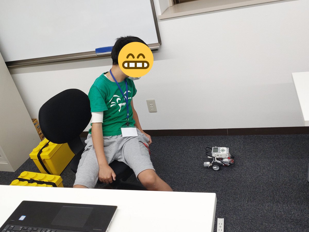 it_lecture's tweet photo. この前はMindstormsEV3とWeDo2.0の動き方の違いに戸惑って何をしたらよいかわからなくなってしまいましたが、今日はMindstormsEV3らしい動きでしっかり自動運転の車ができています。

AB-Netキッズプログラミング講座 https://t.co/0J4I5fQLNn

#キッズ #松山 #プログラミング  #ロボット #Mindstorms https://t.co/xl7D6HLA1u