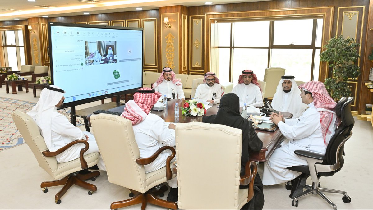 umajmaah's tweet photo. رئيس #جامعة_المجمعة يترأس اجتماعًا لمناقشة أتمتة إجراءات معهد الدراسات والخدمات الاستشارية ، بما يسهم في رفع كفاءة الأعمال ، وتسريع الإجراءات ، وتحسين جودة الخدمات المقدمة.
وأكد سعادته أهمية التحول الرقمي وتطوير الإجراءات بما يدعم كفاءة الأداء المؤسسي ويعزز تجربة المستفيدين. https://t.co/EXFYte35QH