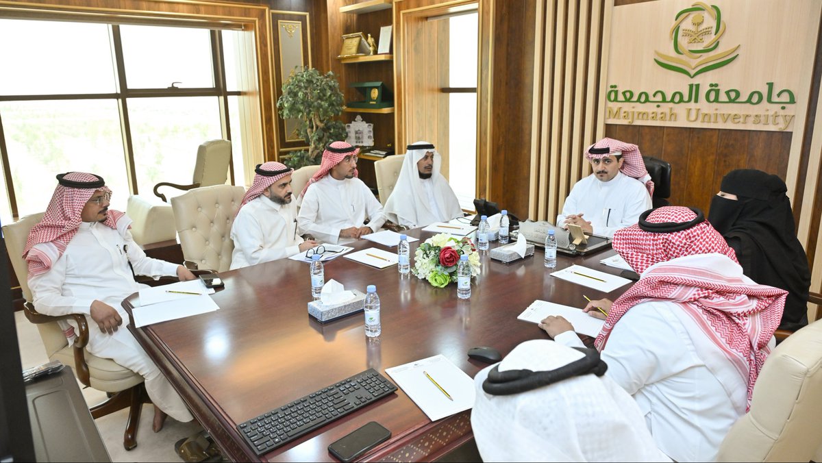 umajmaah's tweet photo. رئيس #جامعة_المجمعة يترأس اجتماعًا لمناقشة أتمتة إجراءات معهد الدراسات والخدمات الاستشارية ، بما يسهم في رفع كفاءة الأعمال ، وتسريع الإجراءات ، وتحسين جودة الخدمات المقدمة.
وأكد سعادته أهمية التحول الرقمي وتطوير الإجراءات بما يدعم كفاءة الأداء المؤسسي ويعزز تجربة المستفيدين. https://t.co/EXFYte35QH