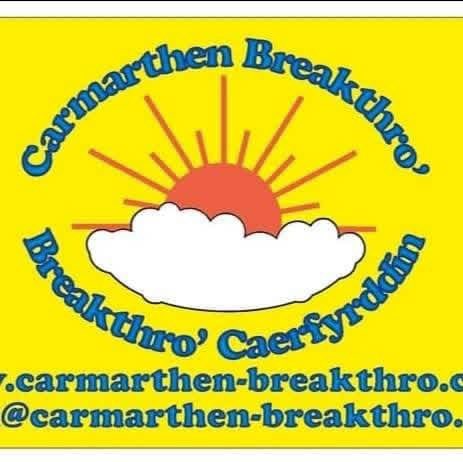 RealShanCothi's tweet photo. Emyr Beyon a’t tim yn edrych mlan at ddigwyddiad mawr yn y penwthnos i gefnogi elusen BREAKTHRO Caerfyrddin a’r wasanaeth wych ma nhw’n darparu bob dydd Sadwrn yn ardal Caerfyrddin. Diolch i galon am sgwrs dda ar Bore Cothi @BBCRadioCymru heddi! Pob lwc i’r digwyddiad! #40ml ⭐️ https://t.co/NFnC2kDMhC