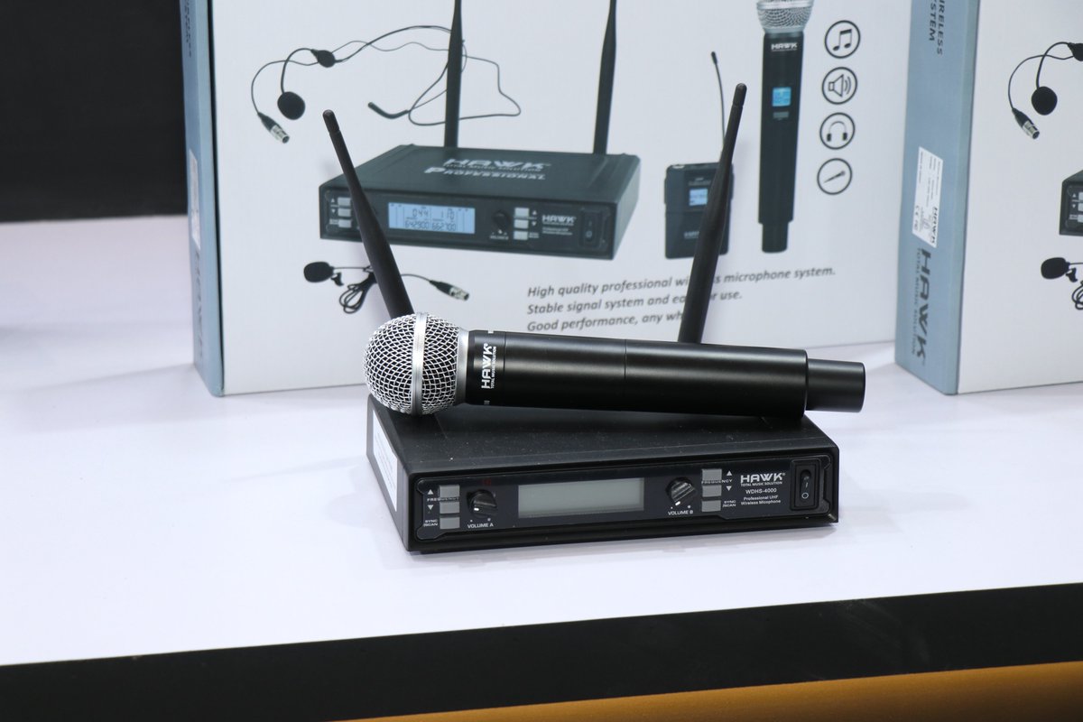 HawkProducts's tweet photo. Exclusive Collection of Wireless Microphone Series !!

WSH 1000
WDH 2000
WDL 3000
WDHS 4000

#Wirelessmicrophone #hawktotalmusicsolution #proaudio https://t.co/Z5s23ORpGs