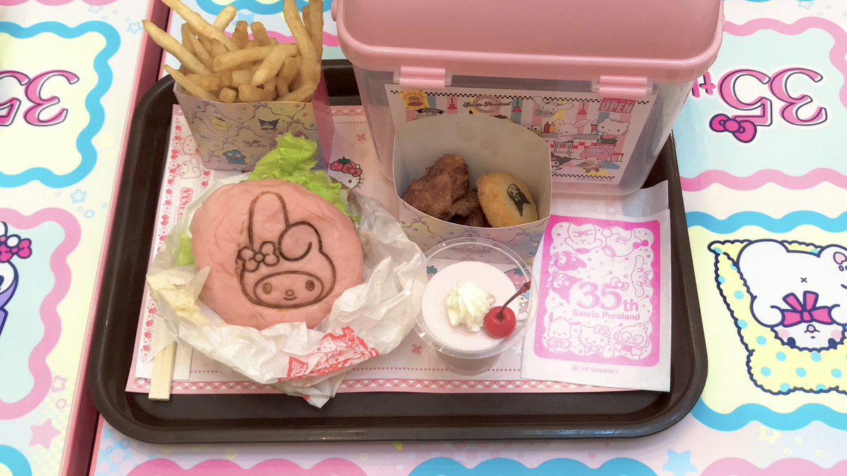 miko_zip's tweet photo. sanrio puroland 🍟🍔🐈‍⬛ https://t.co/AaBMLauukl